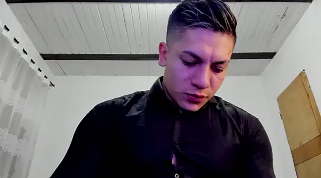 Snapshot of aquiles_51 chatting on 01.17.25 aquiles 51 online show from 01.17.25