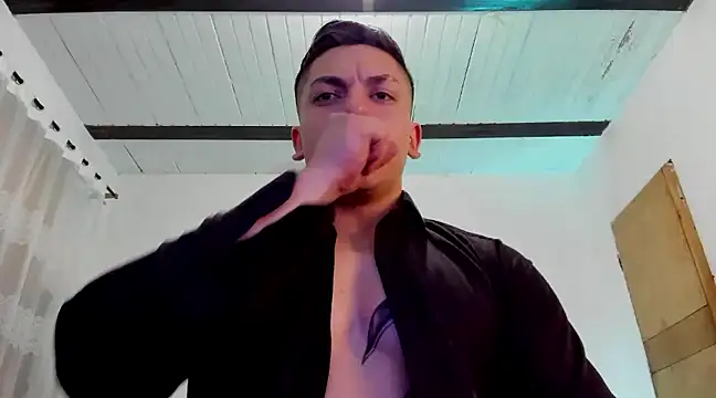 Snapshot of aquiles_51 chatting on 02.05.25 aquiles 51 online show from 02.05.25