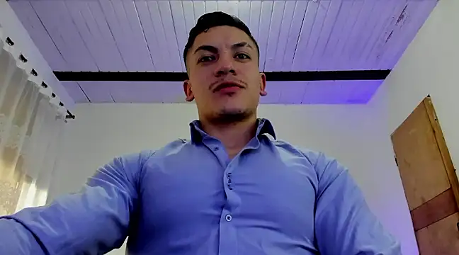 Snapshot of aquiles_51 chatting on 02.21.25 aquiles 51 online show from 02.21.25