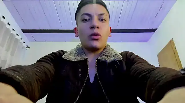 Snapshot of aquiles_51 chatting on 02.23.25 aquiles 51 online show from 02.23.25