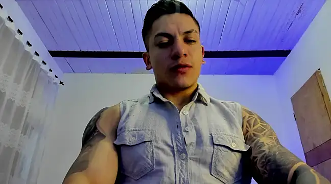 Snapshot of aquiles_51 chatting on 03.04.25 aquiles 51 online show from 03.04.25