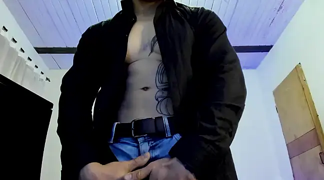 Snapshot of aquiles_51 chatting on 03.08.25 aquiles 51 online show from 03.08.25