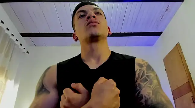 Snapshot of aquiles_51 chatting on 03.08.25 aquiles 51 online show from 03.08.25