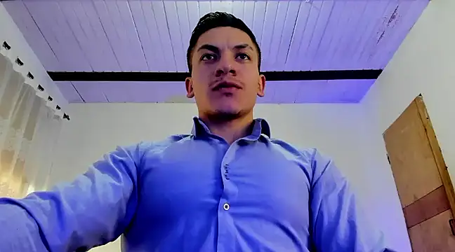 Snapshot of aquiles_51 chatting on 03.10.25 aquiles 51 online show from 03.10.25