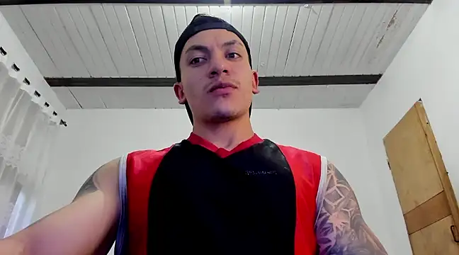 Snapshot of aquiles_51 chatting on 03.11.25 aquiles 51 online show from 03.11.25