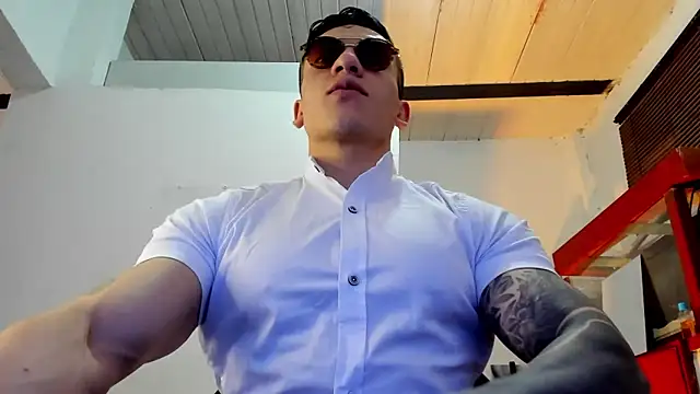 Snapshot of aquiles_51 chatting on 09.09.25 aquiles 51 online show from 09.09.25