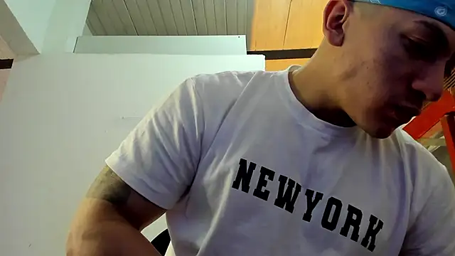 Snapshot of aquiles_51 chatting on 09.12.25 aquiles 51 online show from 09.12.25