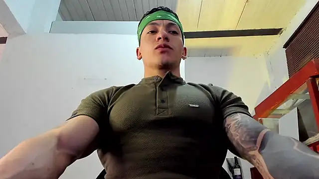 Snapshot of aquiles_51 chatting on 09.17.25 aquiles 51 online show from 09.17.25