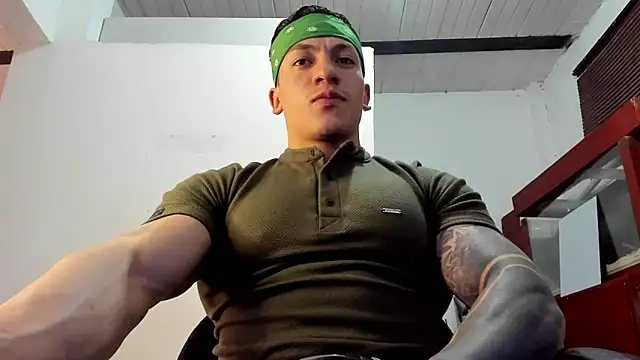 Snapshot of aquiles_51 chatting on 09.26.25 aquiles 51 online show from 09.26.25