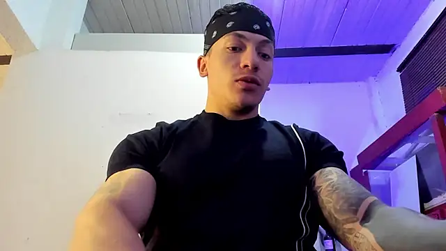 Snapshot of aquiles_51 chatting on 09.27.25 aquiles 51 online show from 09.27.25