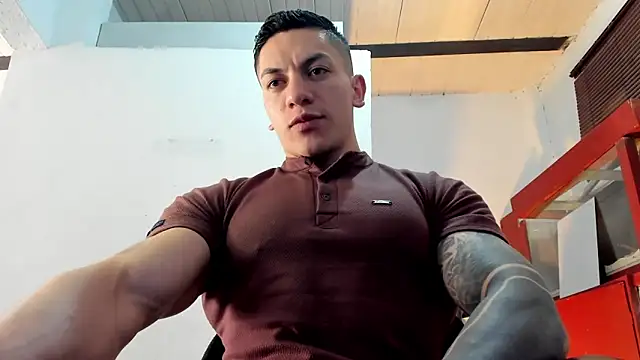 Snapshot of aquiles_51 chatting on 10.02.25 aquiles 51 online show from 10.02.25