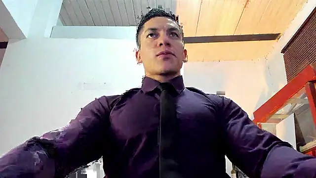 Snapshot of aquiles_51 chatting on 10.08.25 aquiles 51 online show from 10.08.25