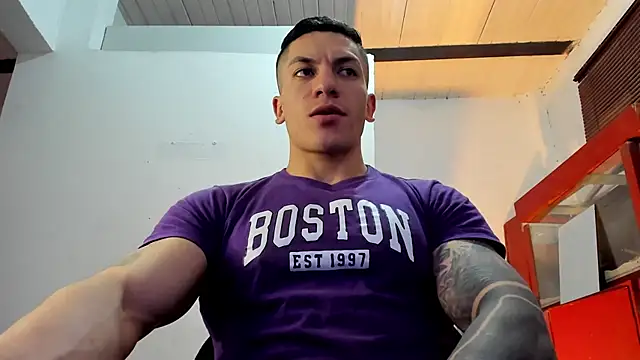 Snapshot of aquiles_51 chatting on 10.14.25 aquiles 51 online show from 10.14.25