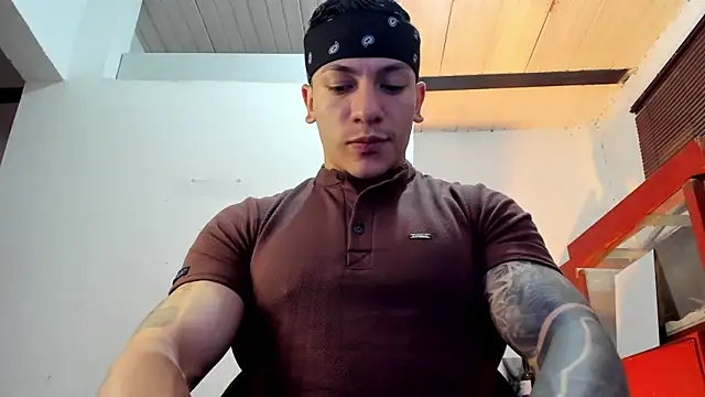 Snapshot of aquiles_51 chatting on 10.17.25 aquiles 51 online show from 10.17.25