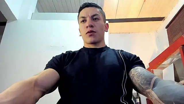 Snapshot of aquiles_51 chatting on 10.18.25 aquiles 51 online show from 10.18.25