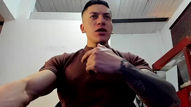 Snapshot of aquiles_51 chatting on 10.30.25 aquiles 51 online show from 10.30.25