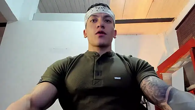 Snapshot of aquiles_51 chatting on 11.05.25 aquiles 51 online show from 11.05.25