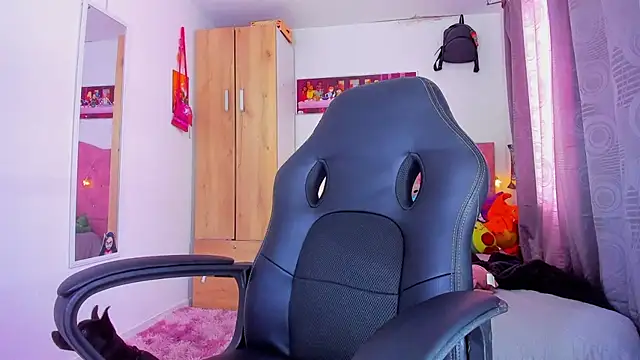 saralolo420 online show from 12.13.24