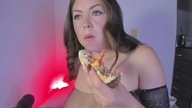 Snapshot of ale_blossom chatting on 10.12.25 ale blossom online show from 10.12.25