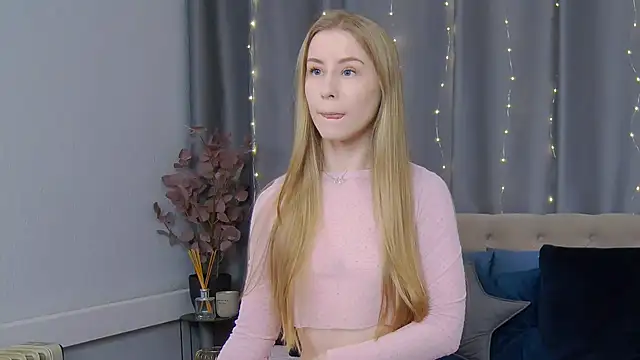 Snapshot of VioletiSwone chatting on 02.26.25 VioletiSwone online show from 02.26.25