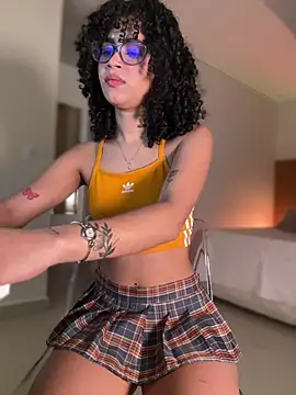 Lianh Benett online show from 01.08.25