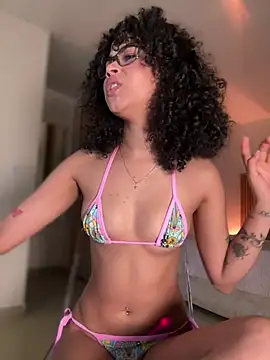 Lianh Benett online show from 01.20.25