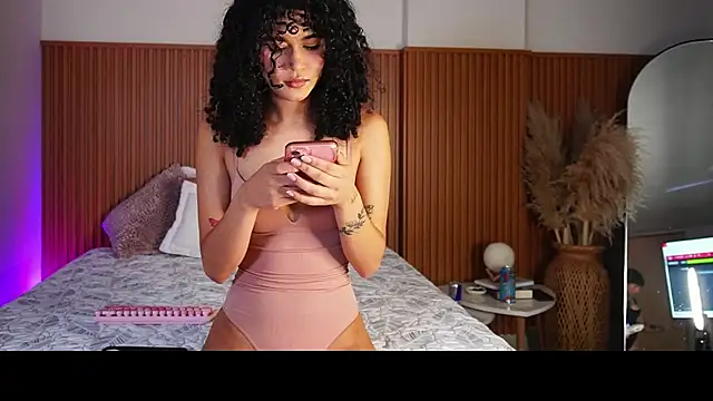 Lianh Benett online show from 10.05.25