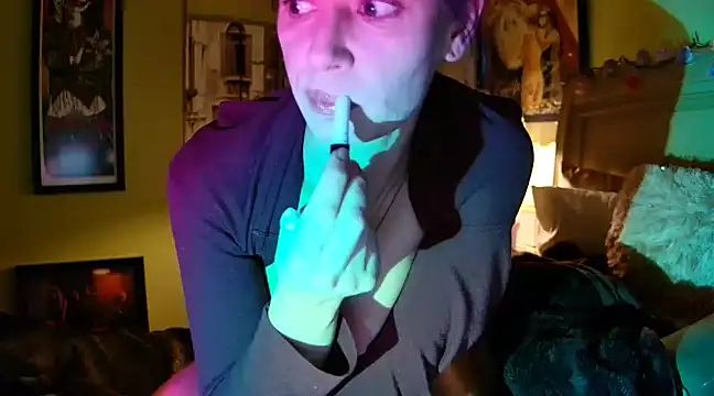 Snapshot of GardenGirl00 chatting on 03.11.25 GardenGirl00 online show from 03.11.25