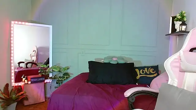 Snapshot of tiffany_laurens chatting on 12.08.24 tiffany laurens online show from 12.08.24