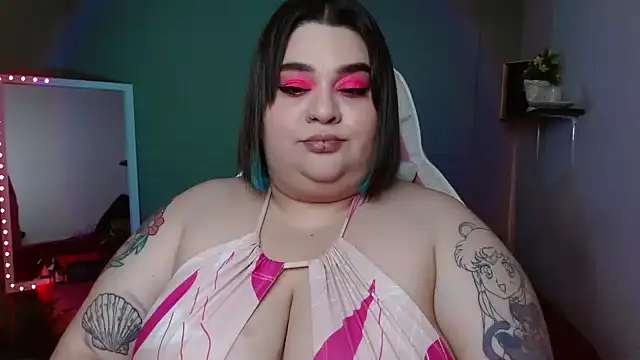 Snapshot of tiffany_laurens chatting on 12.23.24 tiffany laurens online show from 12.23.24