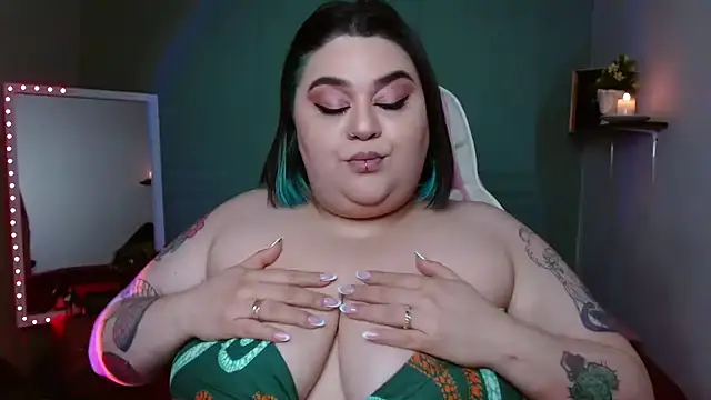 Snapshot of tiffany_laurens chatting on 12.25.24 tiffany laurens online show from 12.25.24