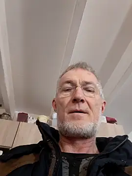 Snapshot of 60philippe chatting on 12.21.25 60philippe online show from 12.21.25