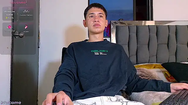 Snapshot of Mr_daren_ chatting on 02.14.26 Mr daren online show from 02.14.26