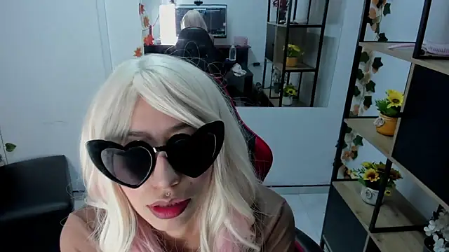 LilithCooperr  online show from 12.17.25