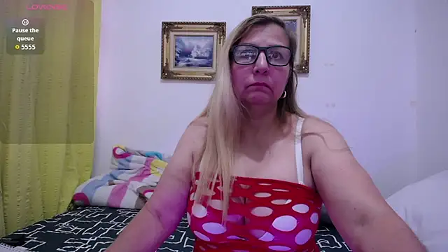 Snapshot of razzisweet chatting on 03.02.26 razzisweet online show from 03.02.26