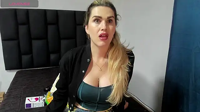 Snapshot of Aurora_doll23 chatting on 03.06.25 Aurora doll23 online show from 03.06.25