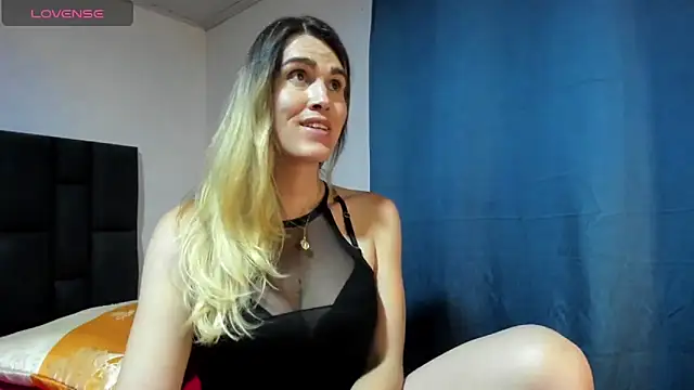 Snapshot of Aurora_doll23 chatting on 10.31.25 Aurora doll23 online show from 10.31.25