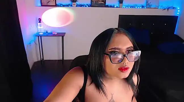 Snapshot of LiaScarlett chatting on 12.14.24 LiaScarlett online show from 12.14.24