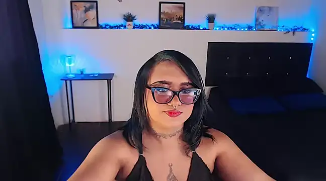 Snapshot of LiaScarlett chatting on 12.20.24 LiaScarlett online show from 12.20.24