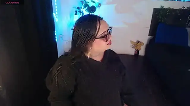 Snapshot of LiaScarlett chatting on 10.24.25 LiaScarlett online show from 10.24.25