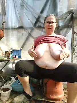 Snapshot of EmmaSquirt chatting on 03.20.25 EmmaSquirt online show from 03.20.25