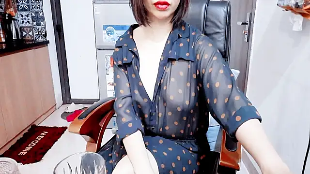 Snapshot of Miu-Le chatting on 02.13.26 Miu-Le online show from 02.13.26