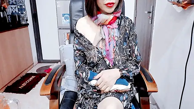Snapshot of Miu-Le chatting on 02.19.26 Miu-Le online show from 02.19.26