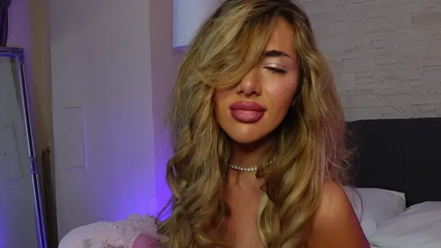 ClaraHazel online show from 02.06.26