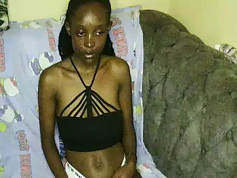 Snapshot of petite_clara24 chatting on 10.04.25 petite clara24 online show from 10.04.25