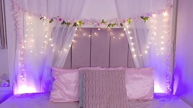 Snapshot of Julie_Bennet chatting on 03.01.26 Julie Bennet online show from 03.01.26