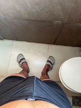 Snapshot of Cum_on_your_tityyy chatting on 11.06.25 Cum on your tityyy online show from 11.06.25