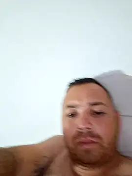 Snapshot of andres--z chatting on 10.26.25 andres--z online show from 10.26.25