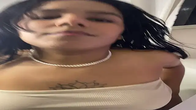 Snapshot of ninapego chatting on 02.16.25 ninapego online show from 02.16.25