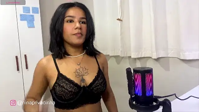 Snapshot of ninapego chatting on 02.21.25 ninapego online show from 02.21.25